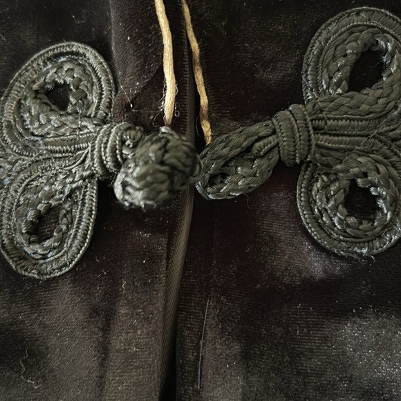 Black Velvet Shawl Blazer w/ Gold Trim & Frog Closure – Holiday Party, Unisex S - Picture 13 of 15